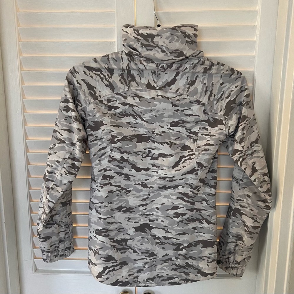 Lululemon Size 2 - Here To Move Jacket White Camo - image 2